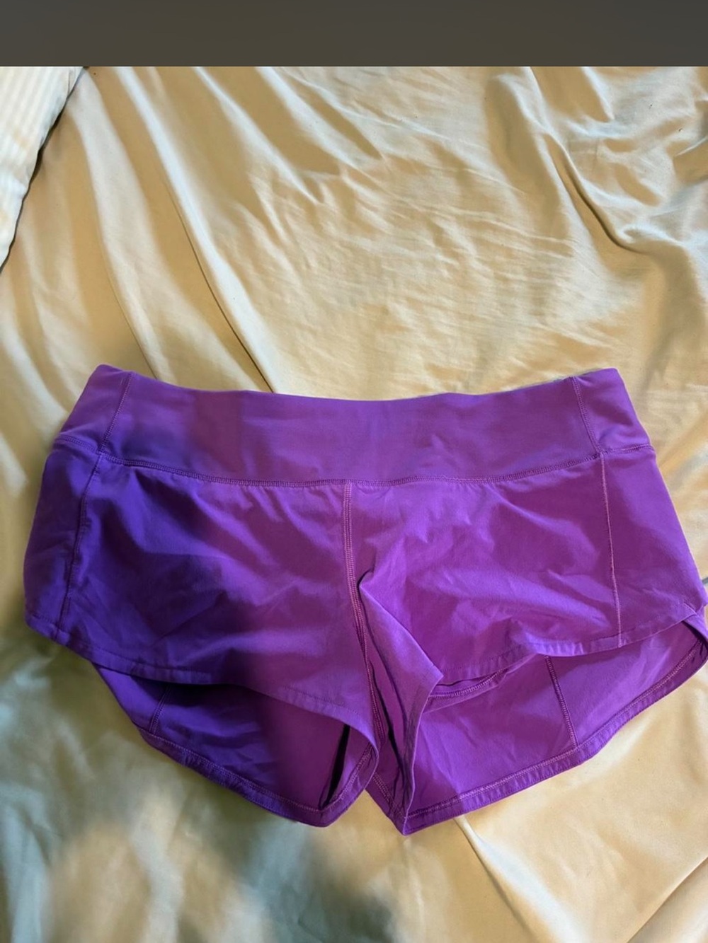 Size 8, low waisted, moonlight magenta Lululemon speed up short 2.5” inseam